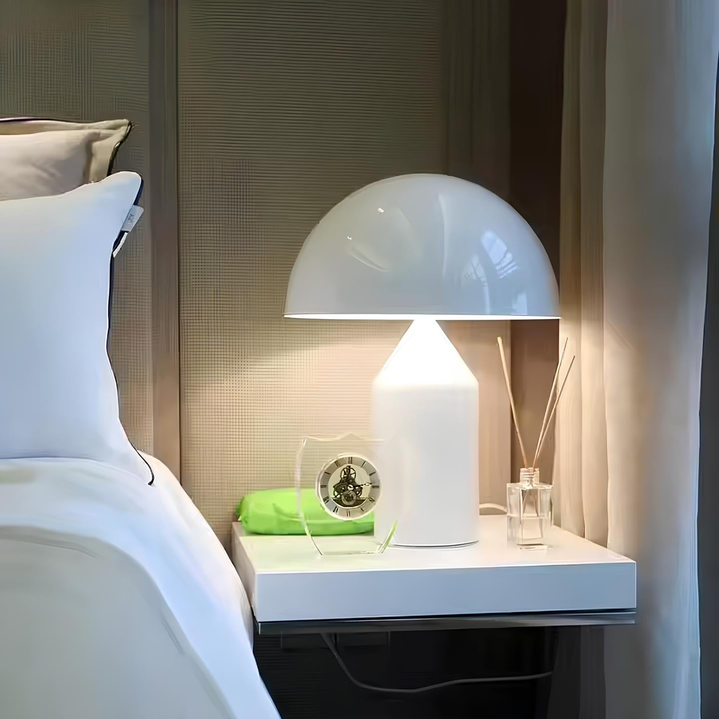 Aurelia™ Tischlampe mit dimmbarer LED in modernem Pilz-Design