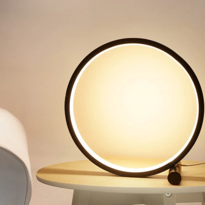 Halo LED Nachttischlampe mit Dimmfunktion und Ring-Design