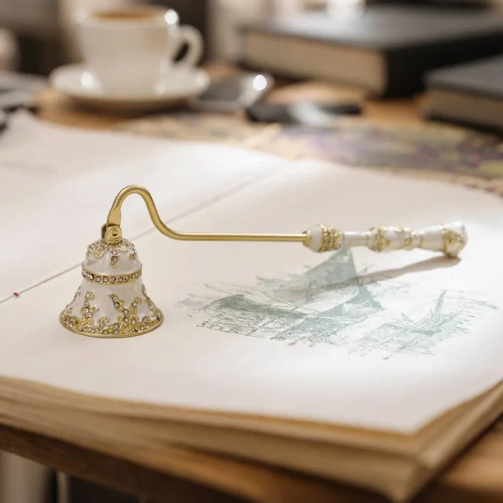 Velisse™ Kerzenlöscher mit Vintage-Blumendesign aus Zinklegierung