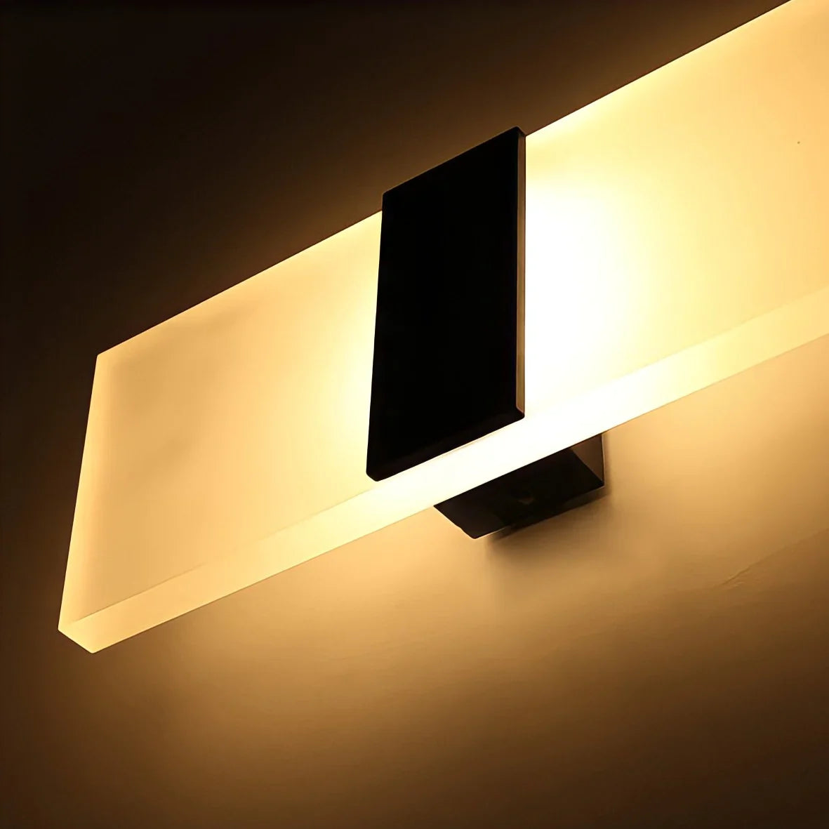 Lumos™ Bewegungsmelder-Wandleuchte in modernem Design
