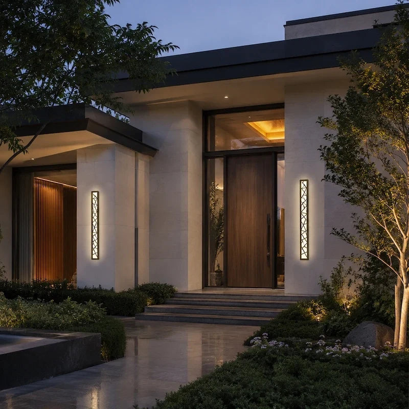 Linear Luxe™ Außenwandleuchte aus Schmiedeeisen und Aluminium
