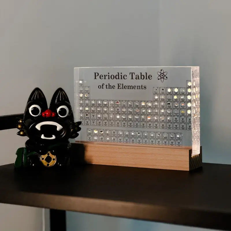Periodensystem mit 83 echten Elementproben in Acryl und Holzbeleuchtung
