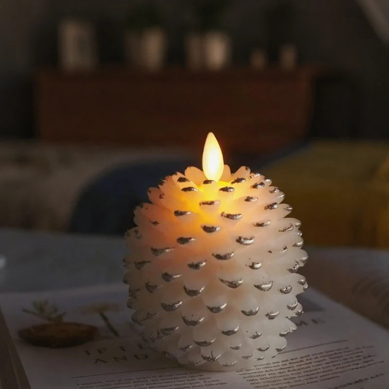 Flammenlose Tannenzapfenkerzen mit LED-Flackereffekt und Fernbedienung