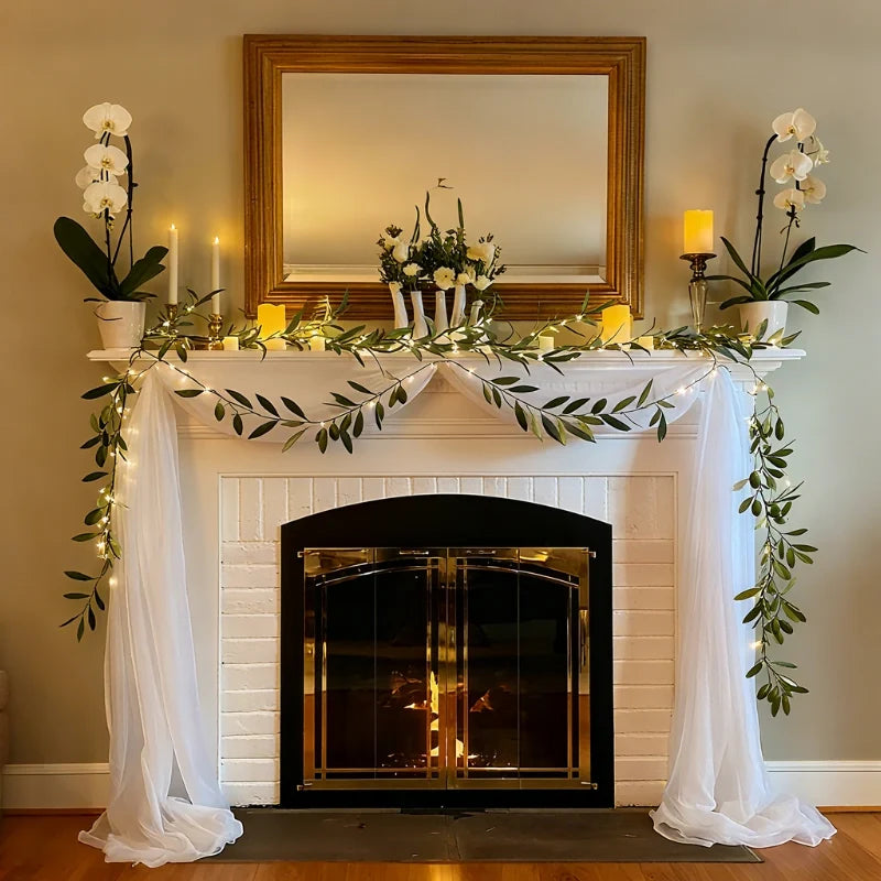 Botanische Lichterkette mit Blättern und Blüten, warmweiß