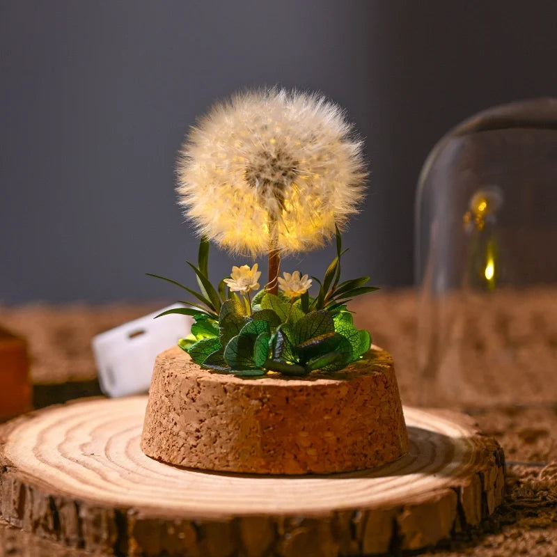 EternaBloom™ Nachtlicht mit getrockneten Blumen unter Glaskuppel