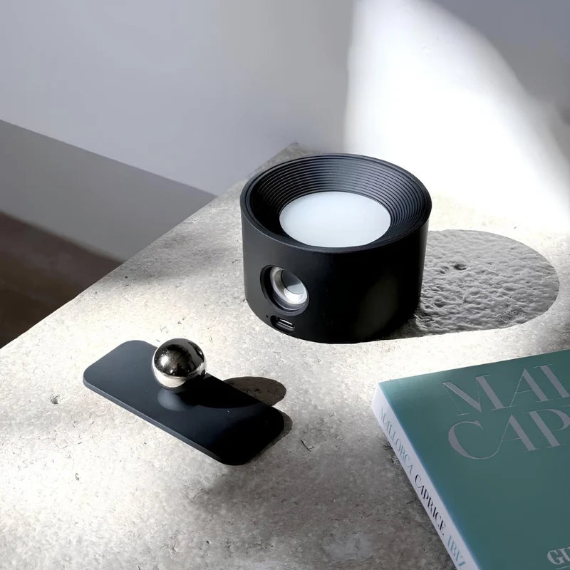 Kabellose Wandleuchte mit 360° Drehung und magnetischer Halterung