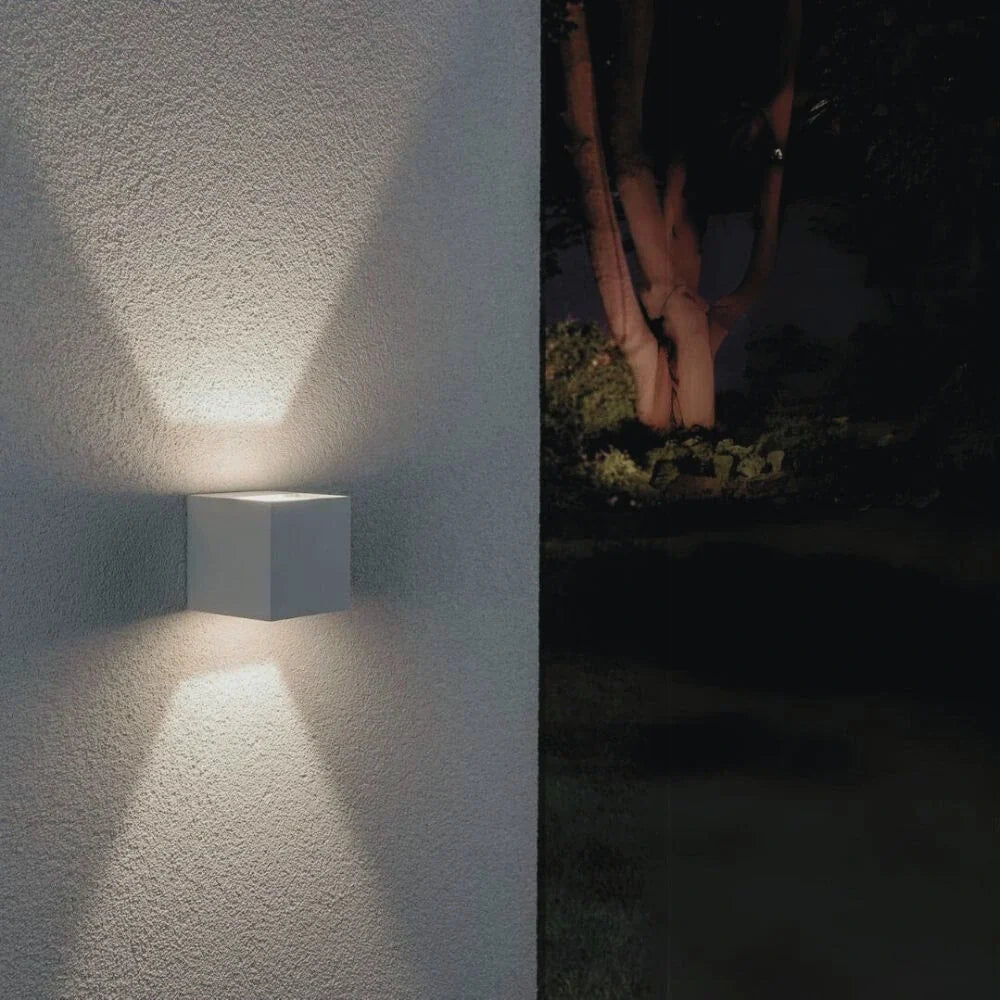 Verstellbare Wandleuchte mit zwei Lichtpaneelen