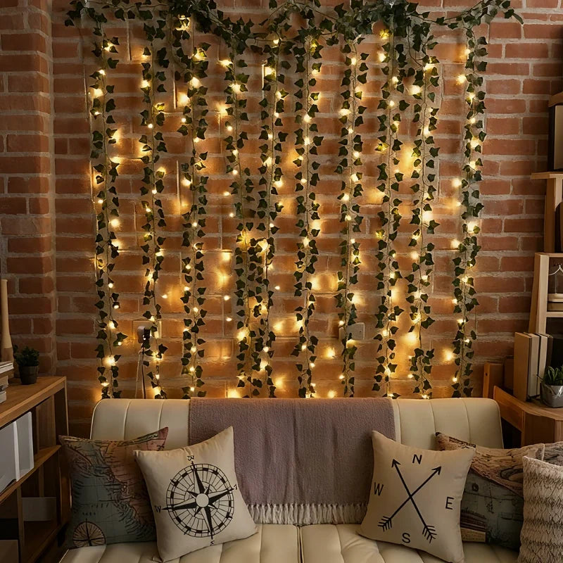 Botanische Lichterkette mit Blättern und Blüten, warmweiß