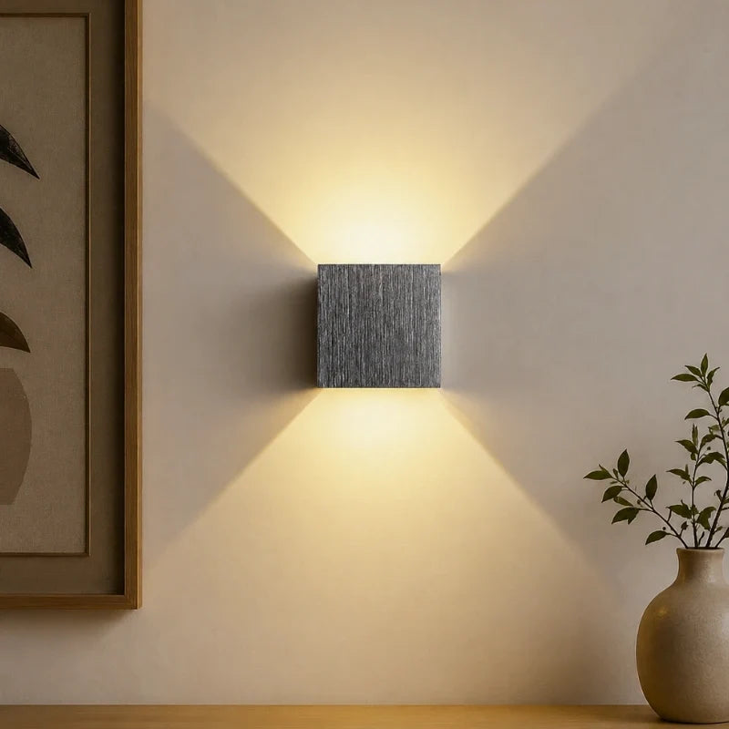 Verstellbare Wandleuchte mit zwei Lichtpaneelen