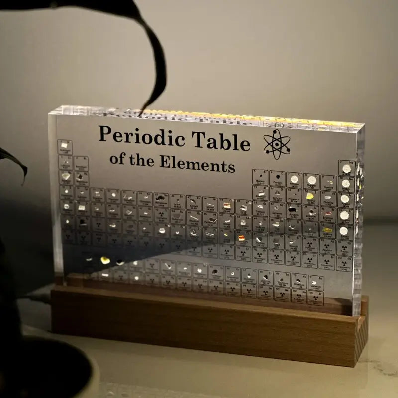 Periodensystem mit 83 echten Elementproben in Acryl und Holzbeleuchtung