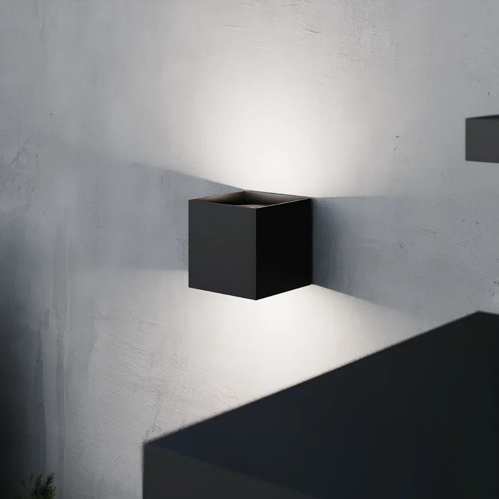Verstellbare Wandleuchte mit zwei Lichtpaneelen