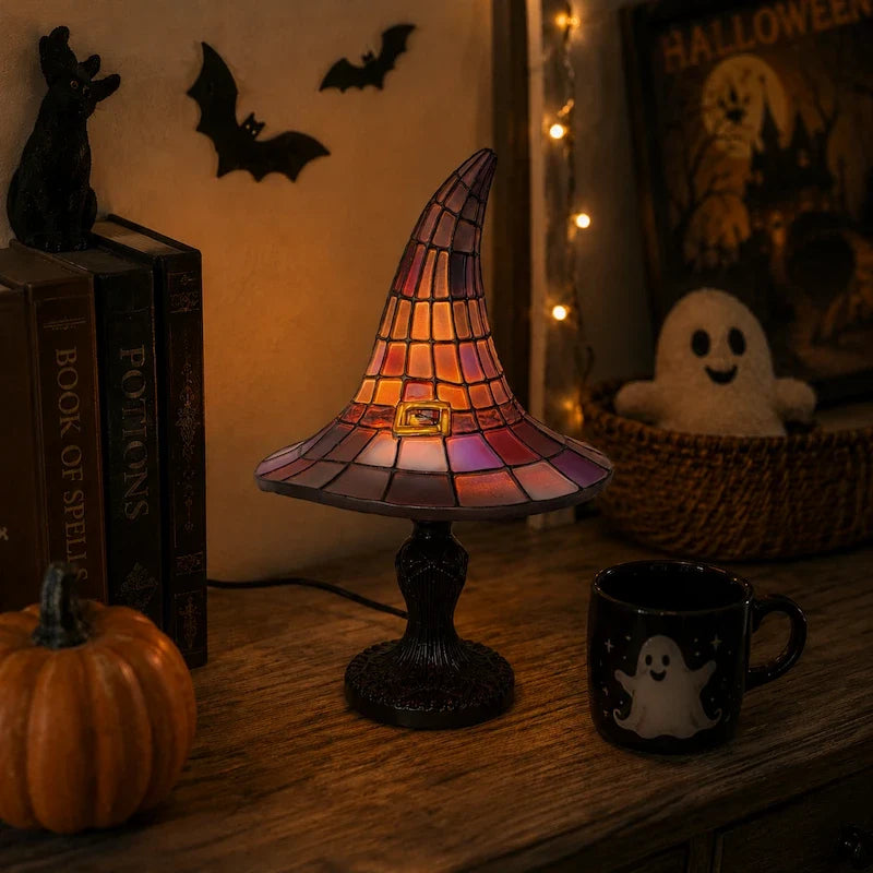 Tischlampe mit Hexenhut-Schirm und Harzsockel