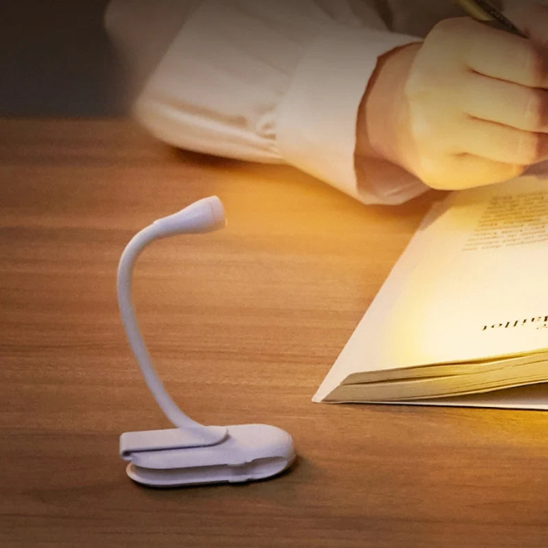 Kompaktes Buchleselicht mit verstellbarem Lichtwinkel und USB-Ladung