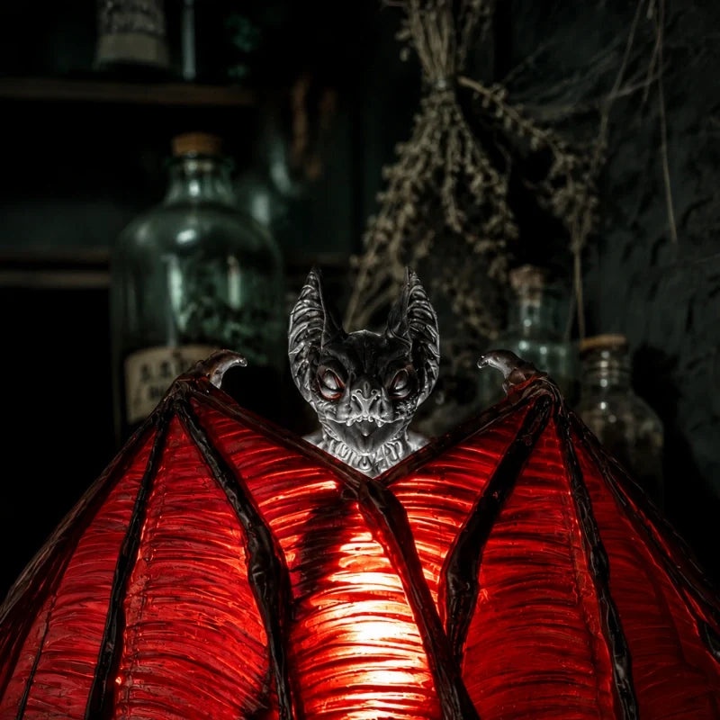 Vampyra™ Fledermaus-Tischlampe mit Spukhaus-Sockel