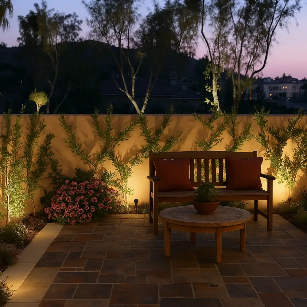 Solarbetriebene Garten-Spotleuchte mit Farbwechsel und Erdspieß