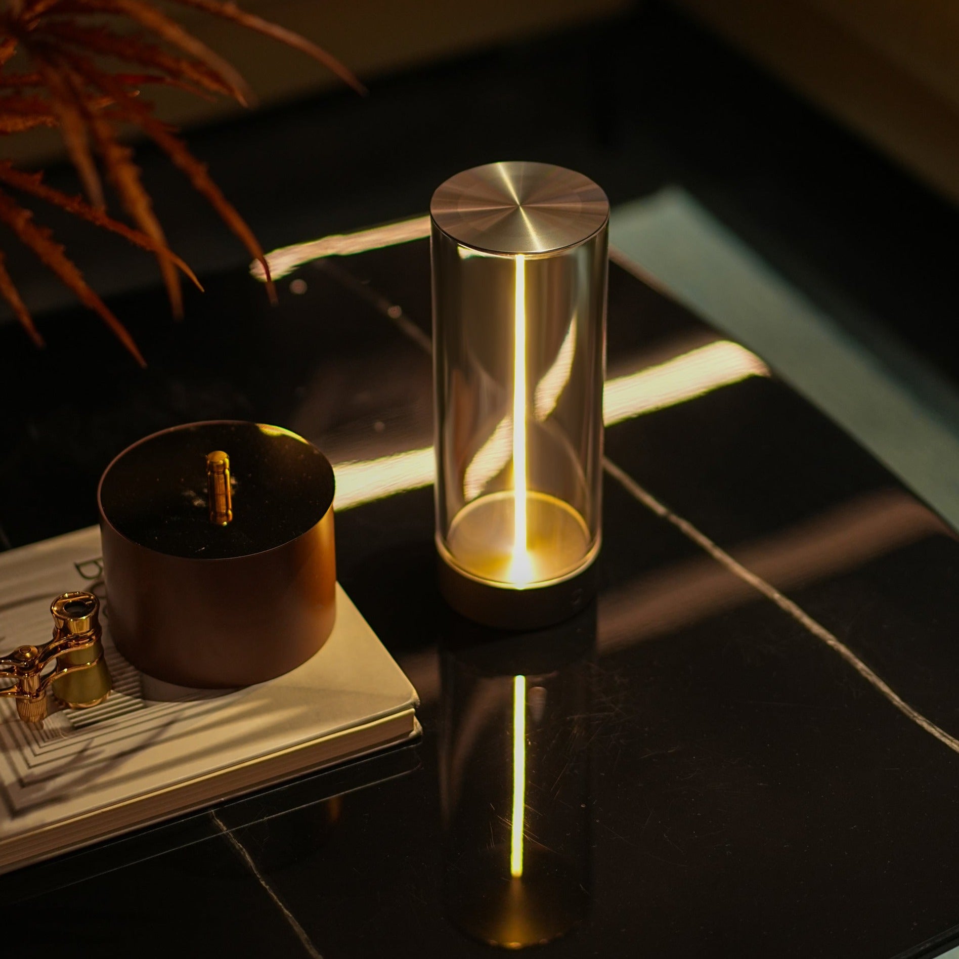 LightRay™ Zylindrische Akku-Tischleuchte mit magnetischer Beleuchtungsschnur