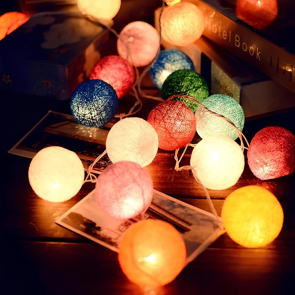 Baumwollkugel-Lichterkette in verschiedenen Farben und Längen