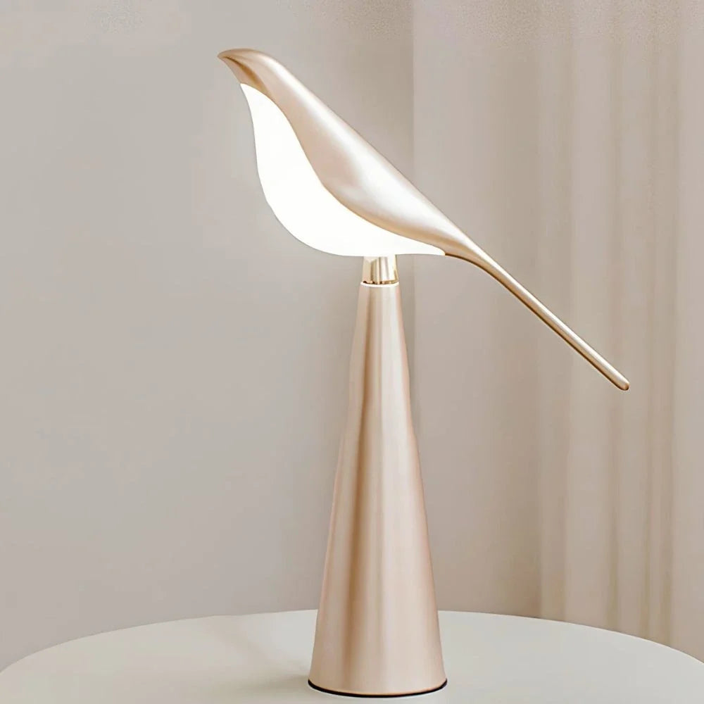 Serene Magpie Tischleuchte mit drehbarem Lampenkopf und Dimmer
