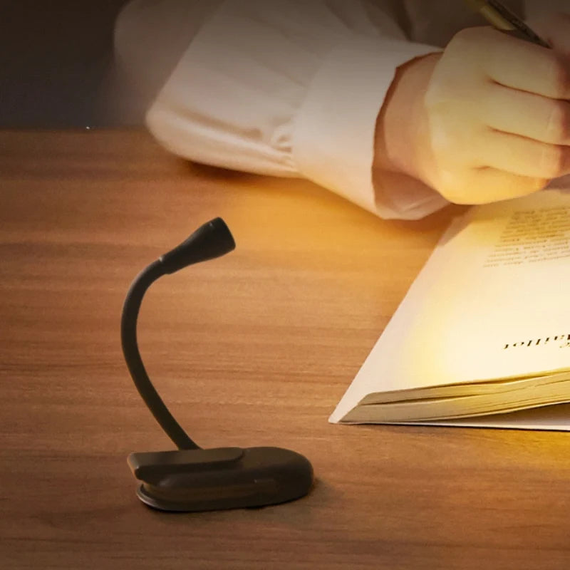 Kompaktes Buchleselicht mit verstellbarem Lichtwinkel und USB-Ladung