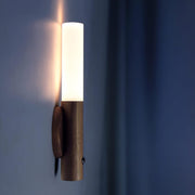 Moderne Fackel-Wandleuchte mit Bewegungsmelder und Akku