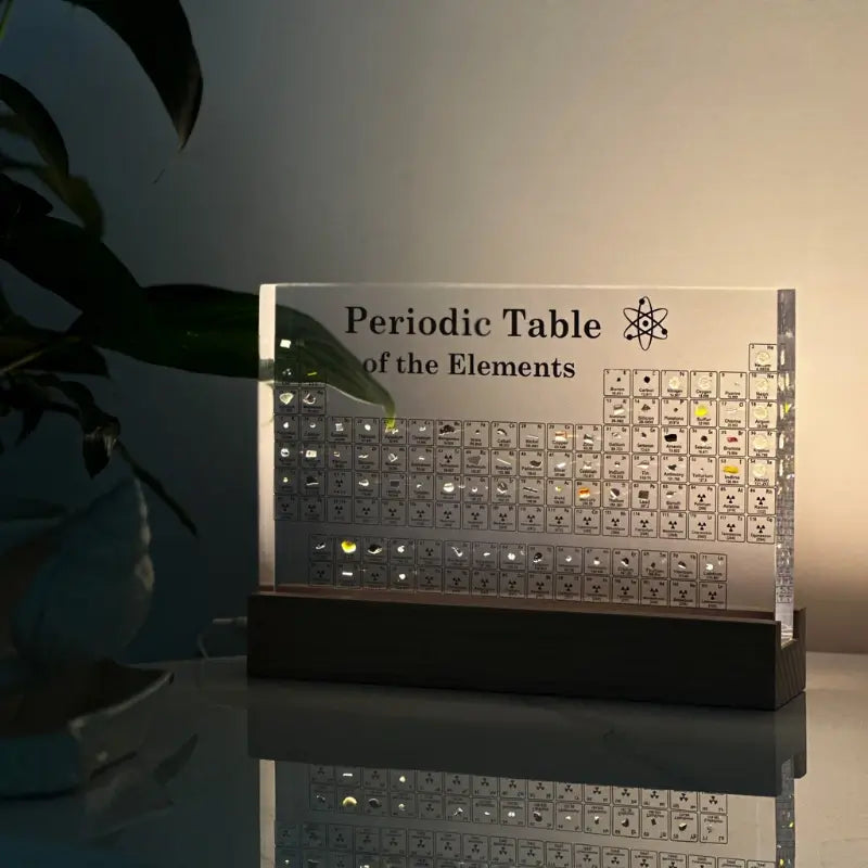 Periodensystem mit 83 echten Elementproben in Acryl und Holzbeleuchtung