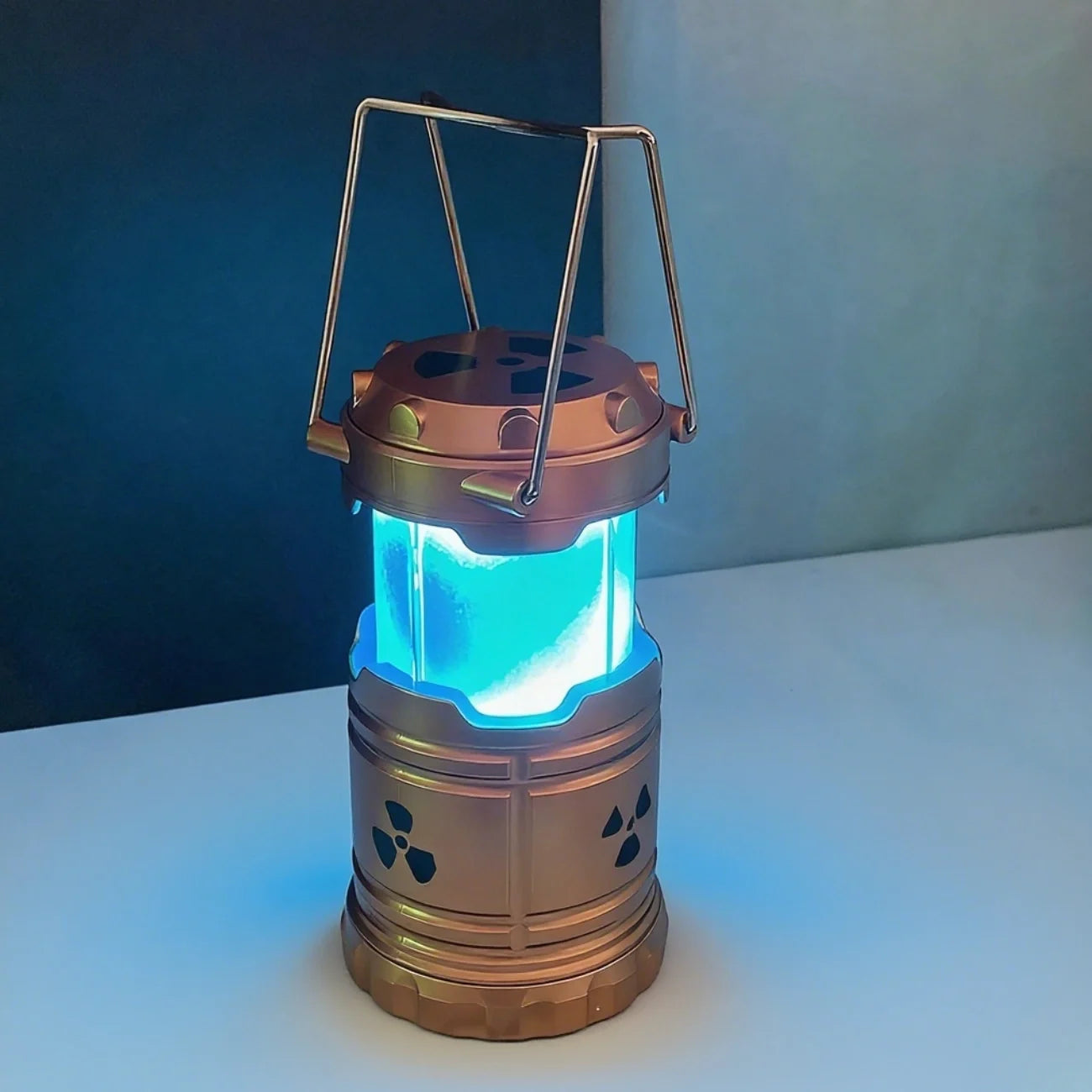 NukeCore™ Laterne mit radioaktivem Design und Farbwechsel