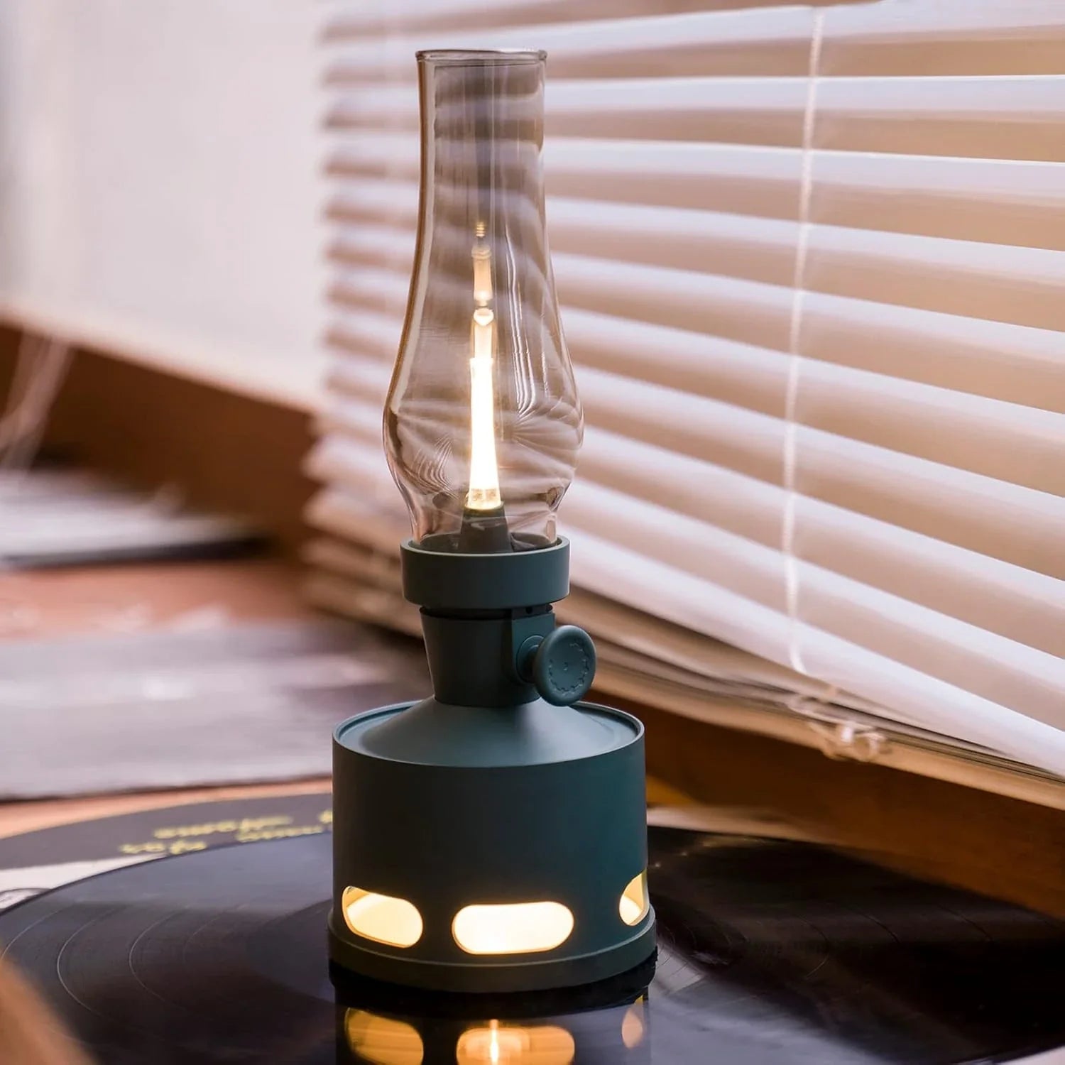 LED Vintage Laterne mit USB-Ladefunktion und Puster-Aus