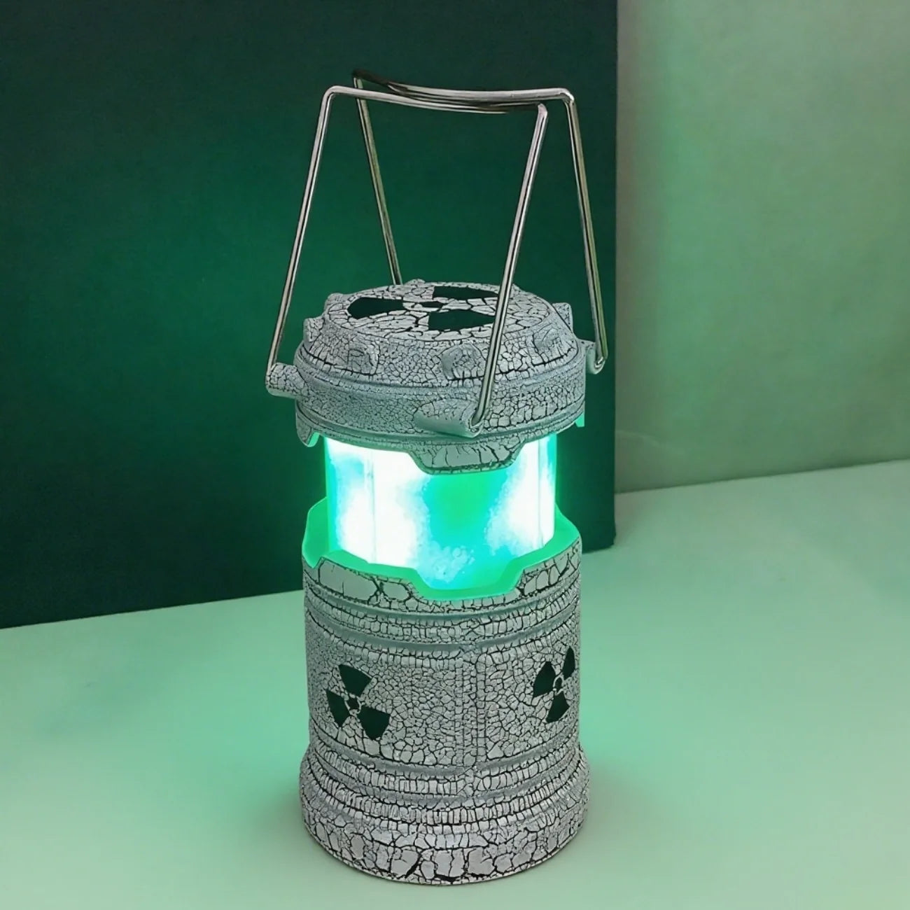 NukeCore™ Laterne mit radioaktivem Design und Farbwechsel