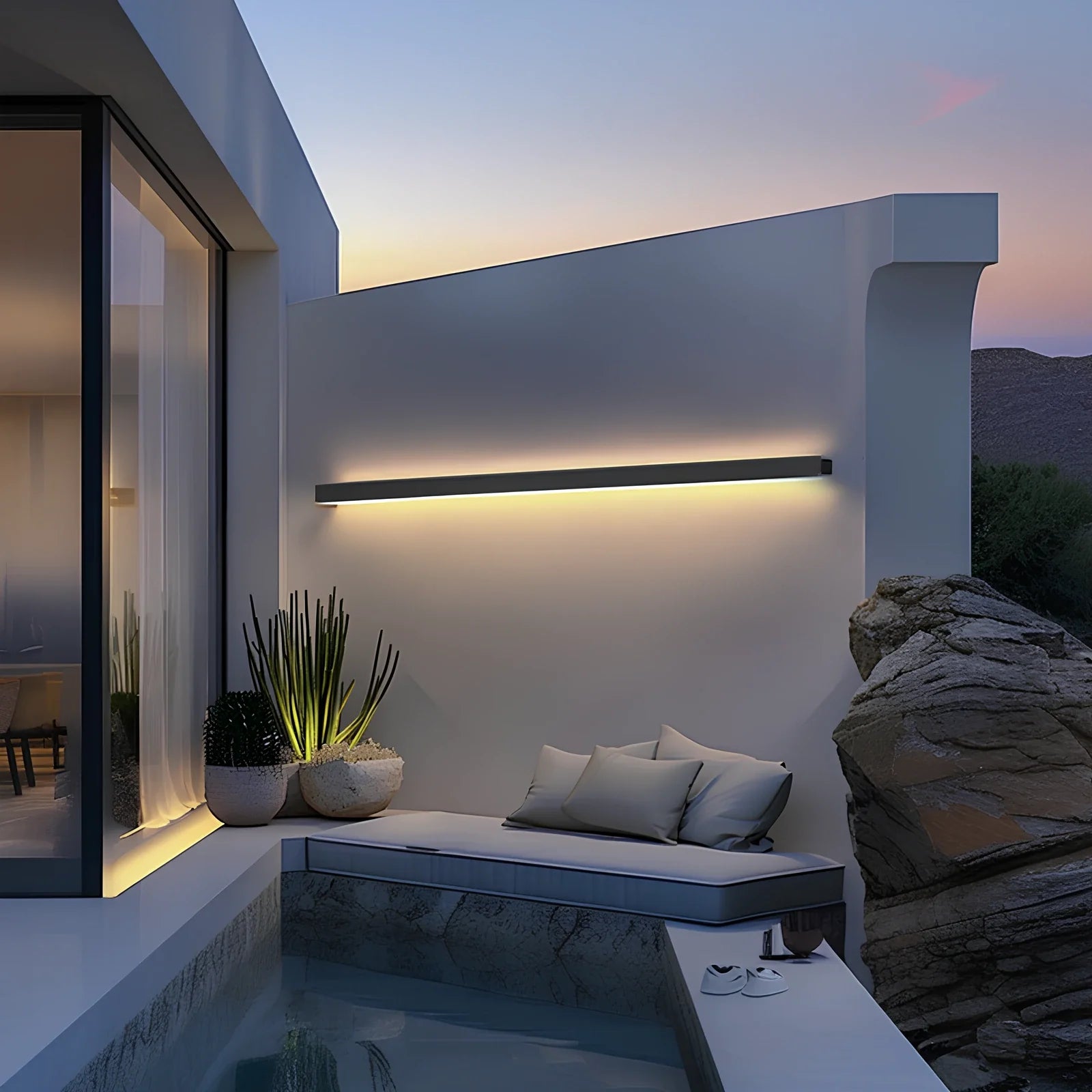 Linear Luxe™ Außenwandleuchte aus Schmiedeeisen und Aluminium