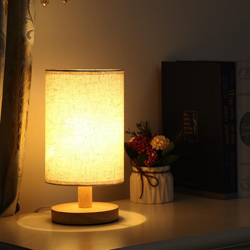 Organische Tischlampe aus Holz und Stoff mit Fernbedienung