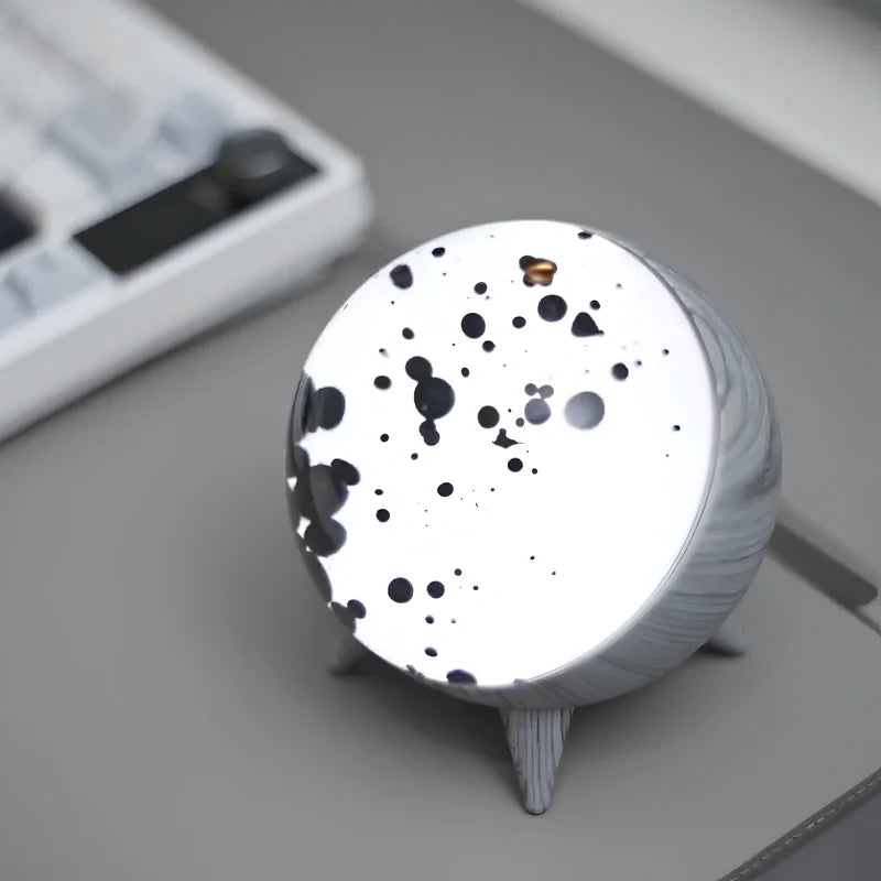 Ferrofluid Display mit pulsierendem Flüssigkeitseffekt und Musiksteuerung