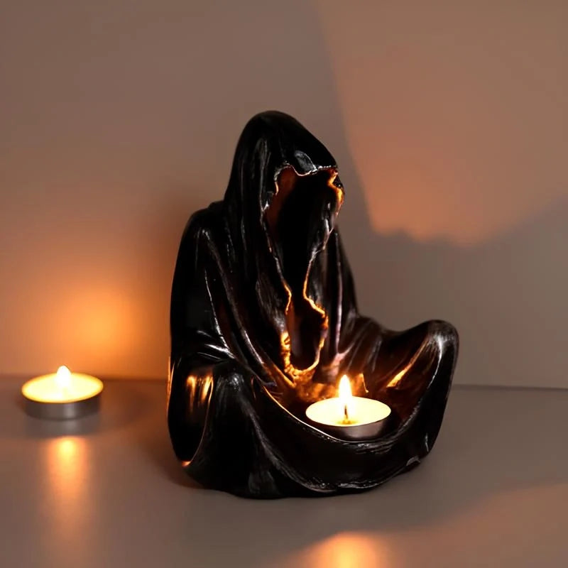 Ashcloak™ Kerzenhalter in mystischer Kapuzenform aus Harz
