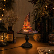 Tischlampe mit Hexenhut-Schirm und Harzsockel