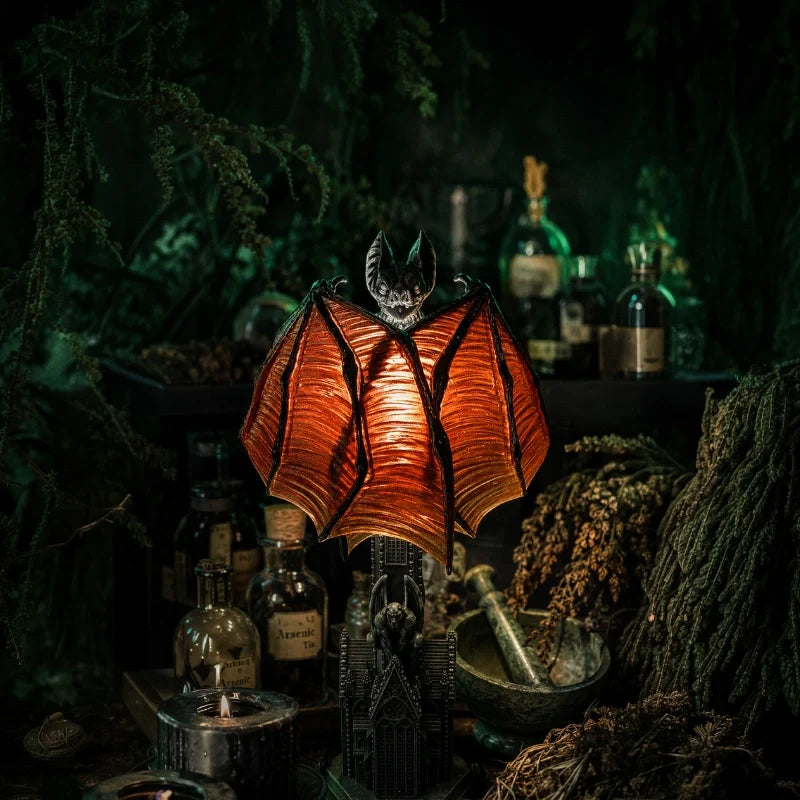 Vampyra™ Fledermaus-Tischlampe mit Spukhaus-Sockel