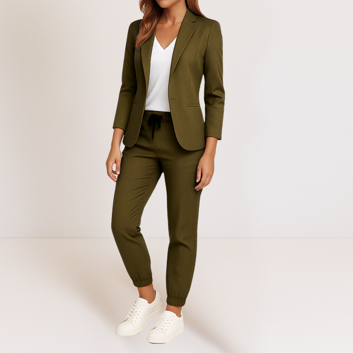 Monique | Modern Elegance in a Comfortable Suit