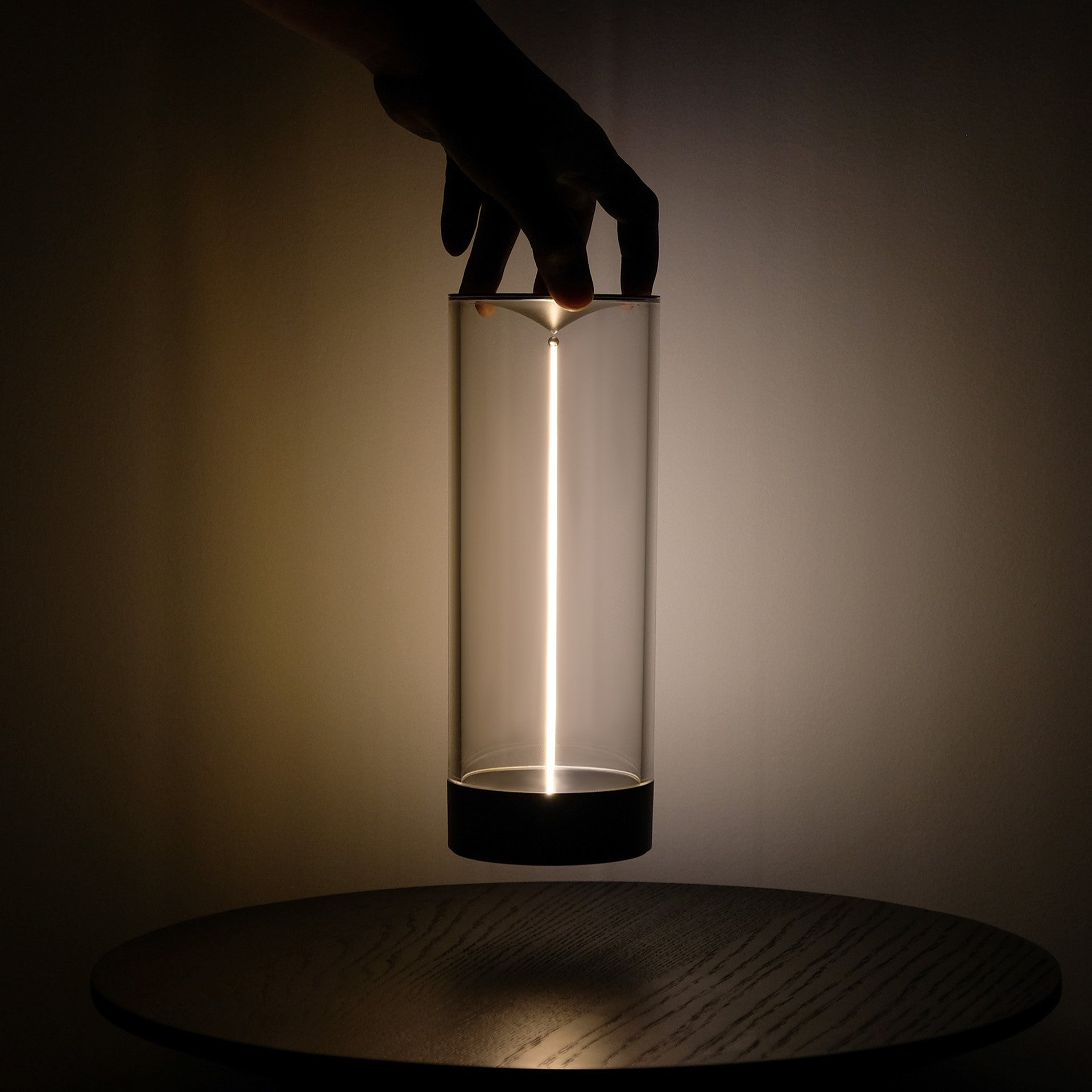LightRay™ Zylindrische Akku-Tischleuchte mit magnetischer Beleuchtungsschnur