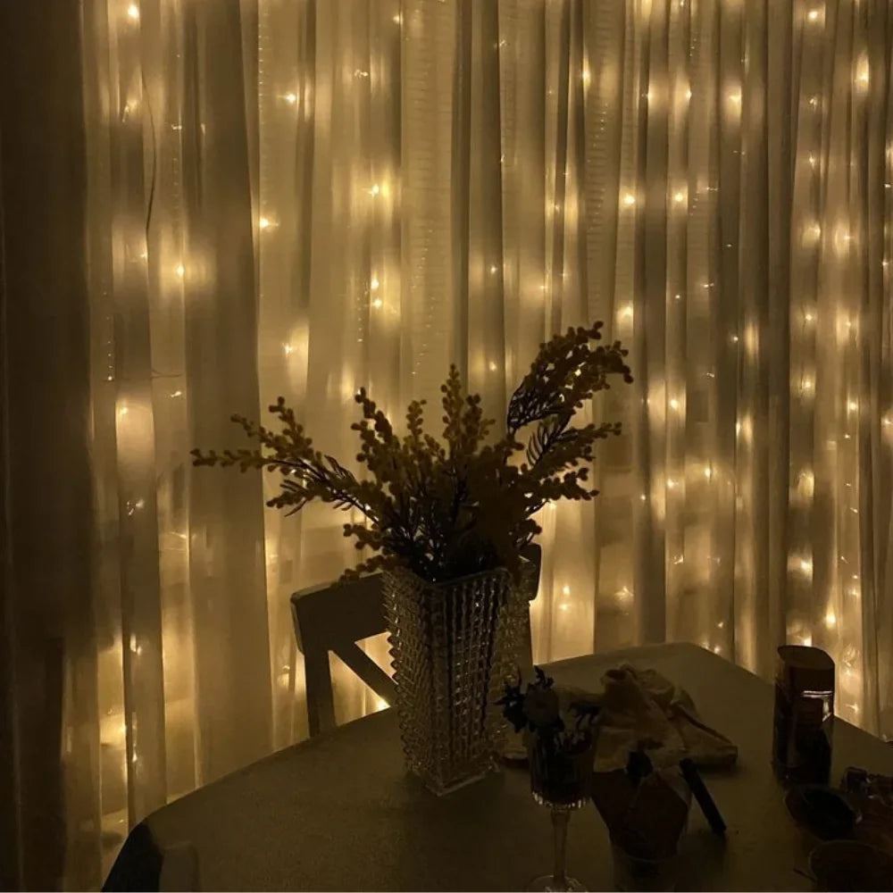 Feenvorhang mit warmweißen LED-Lichtern und 8 Beleuchtungsmodi