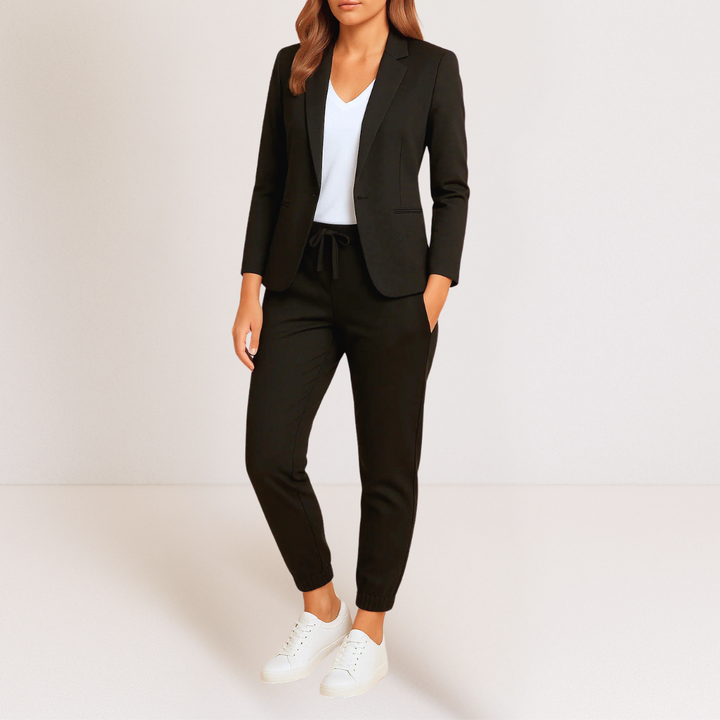 Monique | Modern Elegance in a Comfortable Suit