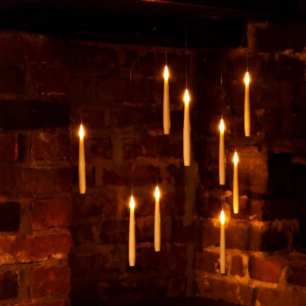 Spellbound™ LED-Schwebekerzen mit Zauberstab-Fernbedienung