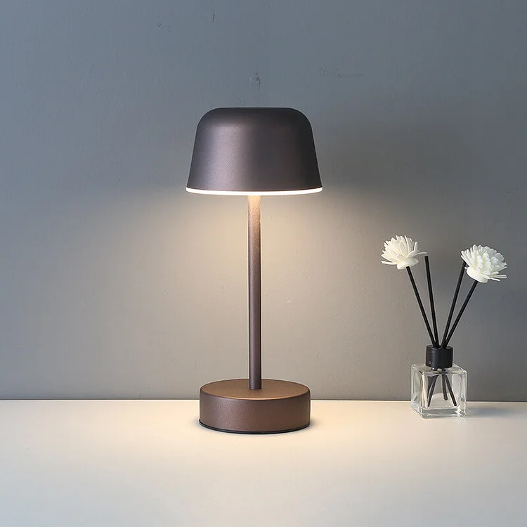 Prisma Pulsflare Tischlampe mit dimmbarem Licht und Metallgehäuse