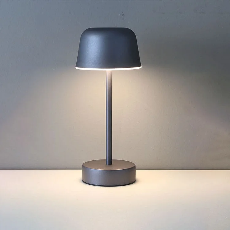 Prisma Pulsflare Tischlampe mit dimmbarem Licht und Metallgehäuse