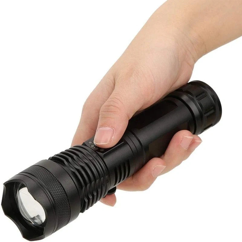 BeamMax™ Taschenlampe mit Teleskop-Zoom und wiederaufladbarem Akku