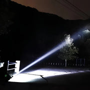 BeamMax™ Taschenlampe mit Teleskop-Zoom und wiederaufladbarem Akku