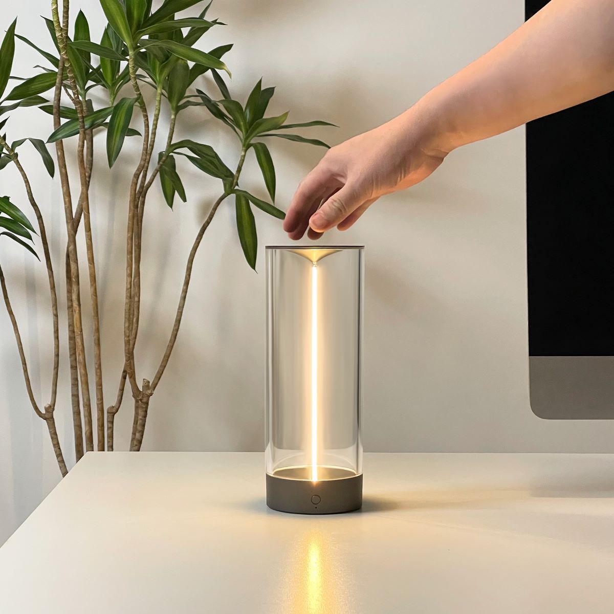 LightRay™ Zylindrische Akku-Tischleuchte mit magnetischer Beleuchtungsschnur