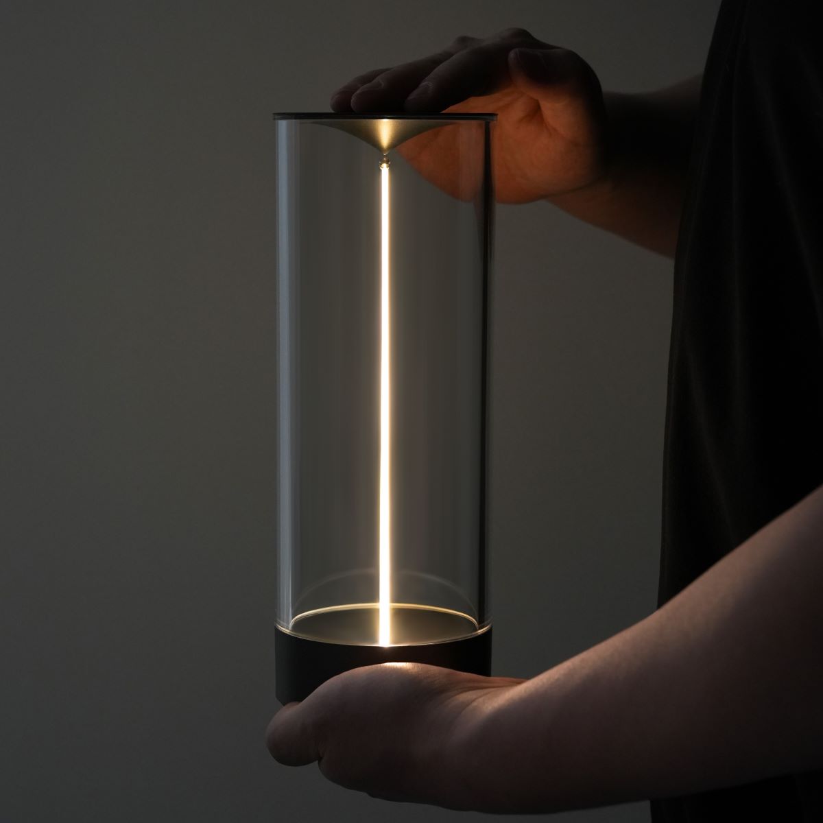 LightRay™ Zylindrische Akku-Tischleuchte mit magnetischer Beleuchtungsschnur
