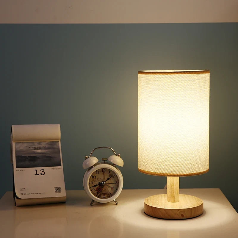 Organische Tischlampe aus Holz und Stoff mit Fernbedienung