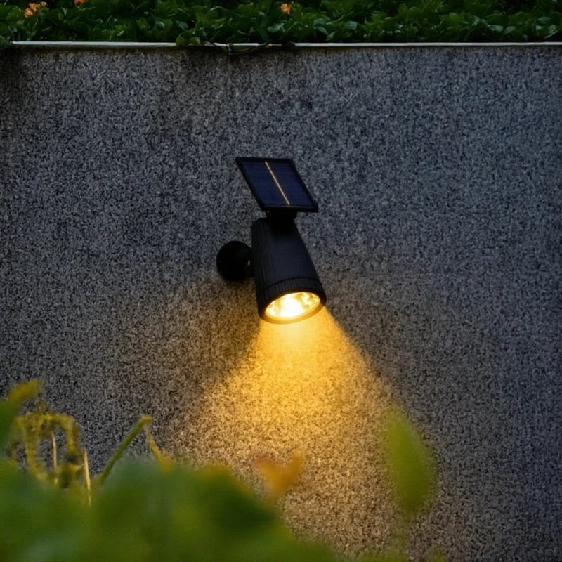 Solarbetriebene Garten-Spotleuchte mit Farbwechsel und Erdspieß