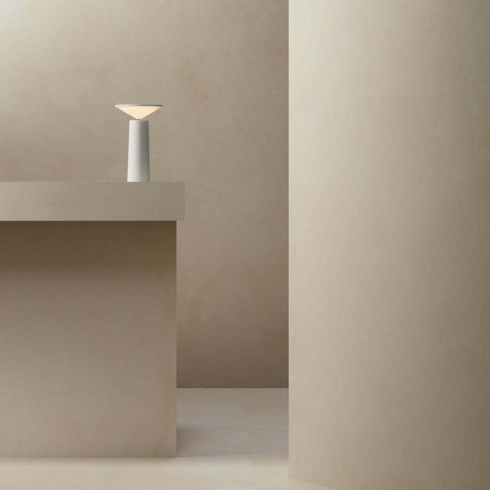 TriLight Flex™ Tischlampe mit dimmbarer Lichtfarbe und Akku