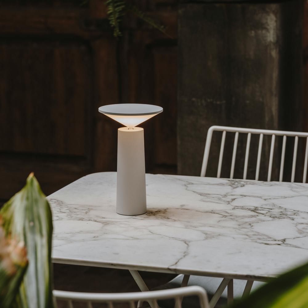 TriLight Flex™ Tischlampe mit dimmbarer Lichtfarbe und Akku