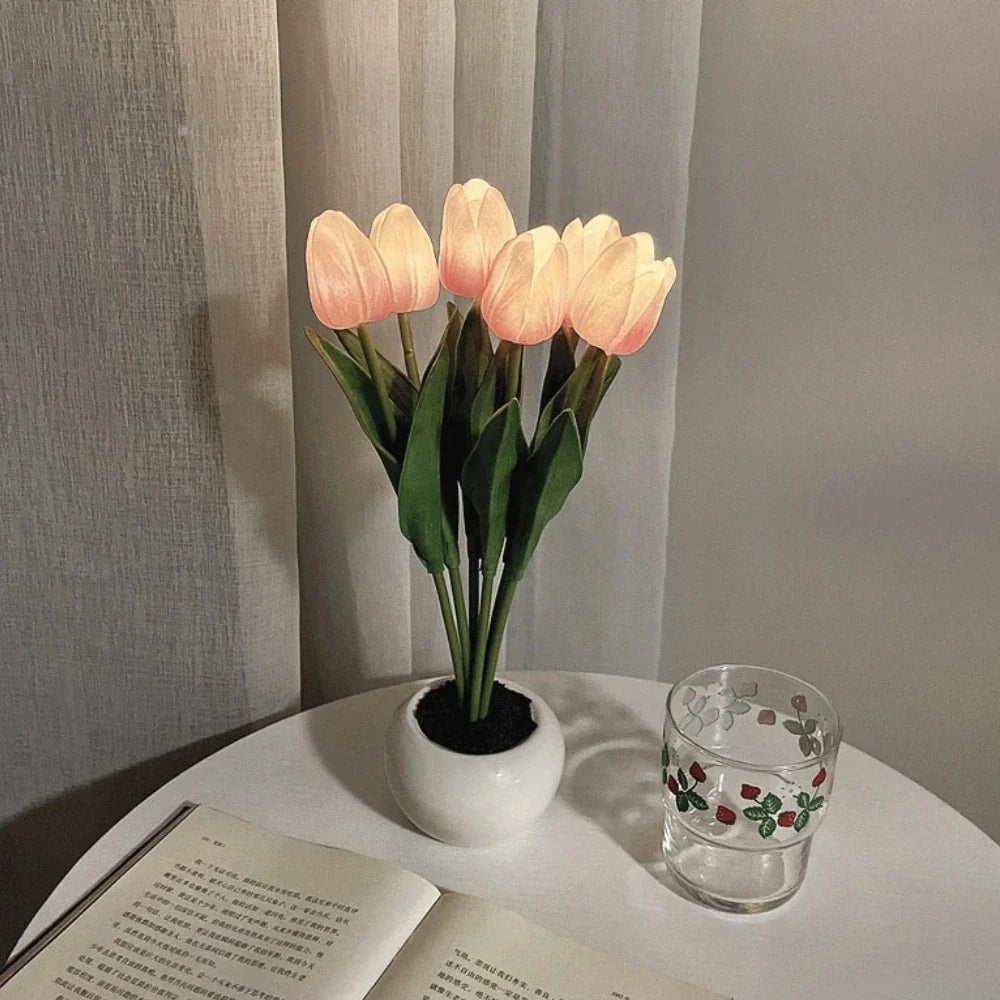Tulpen-Nachtlicht mit LED in verschiedenen Farben und Topf